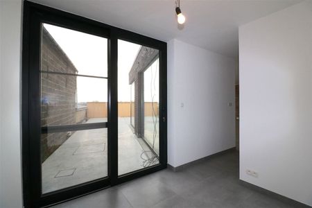 Architecturaal plaatje met 4 slpk., garage en riant terras - Photo 2