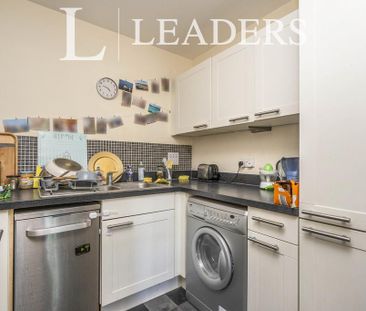 2 bedroom flat to rent - Photo 6