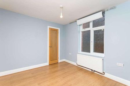 Trafalgar Road, Horsham, RH12 - Photo 4