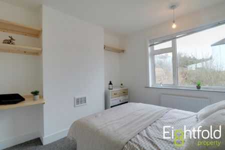 5 bedroom end of terrace house to rent - Photo 3