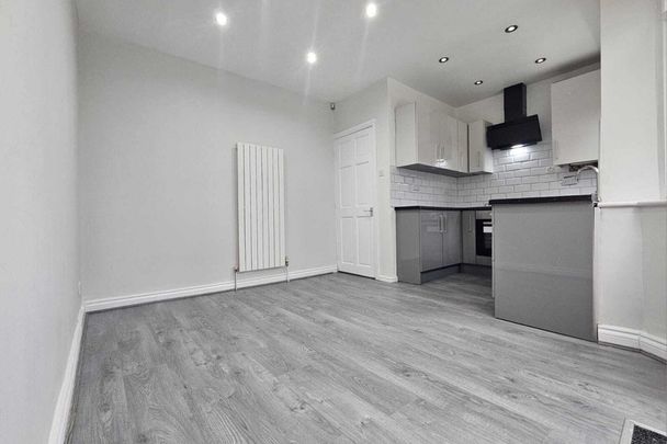 Calshot Road - Photo 1