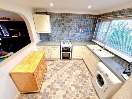 3 bedroom terraced house to rent - Photo 2