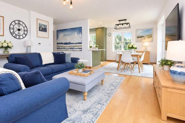 4 bedroom detached house to rent - Photo 1