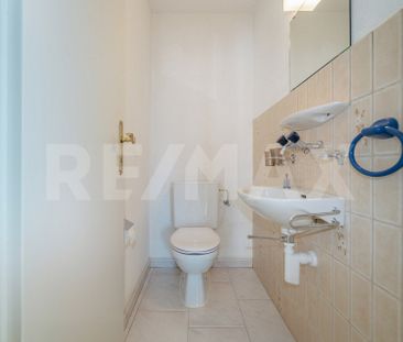 Sonnig sowie bestens ein- und angebunden: 3½-Zimmer-Wohnung mit Aus... - Photo 6