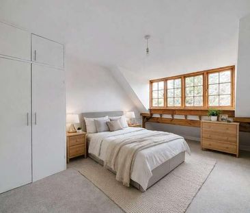 Harrow Cottage, Deacon Close, Cobham, Surrey, KT11 - Photo 5