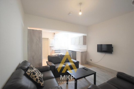 6 bedroom terraced house to rent - Photo 2