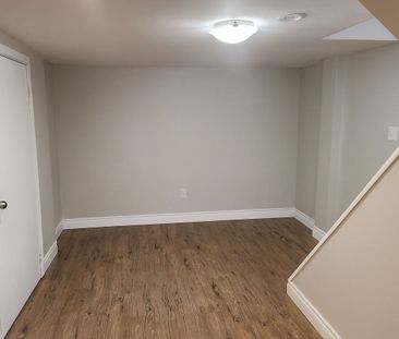 For Lease - 6 Thorncroft Crescent, Ajax, Ontario - Photo 5