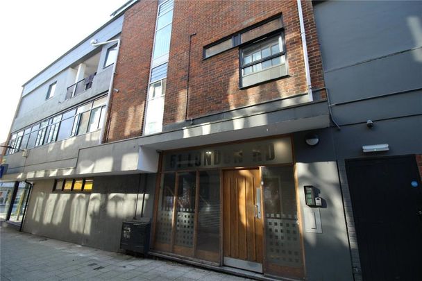 4 bedroom flat to rent - Photo 1