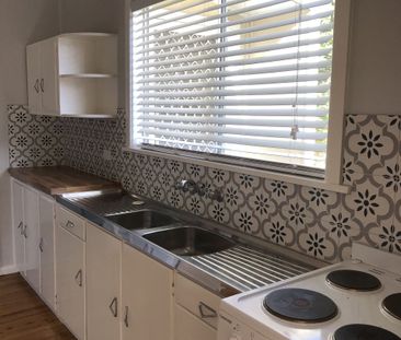 Neat, tidy and sun filled! - Photo 4