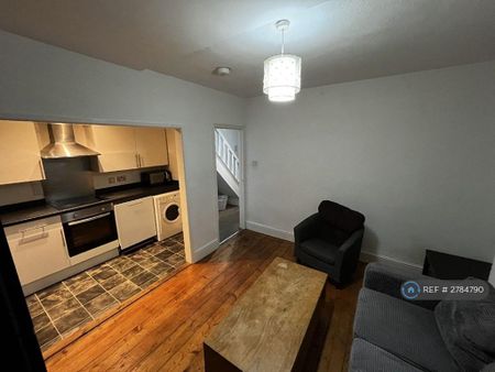 4 bedroom terraced house to rent - Photo 2