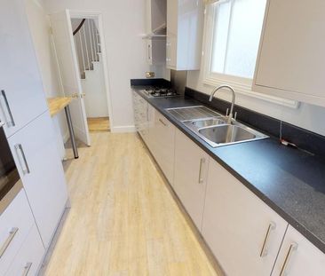 4 bedroom detached house to rent - Photo 4