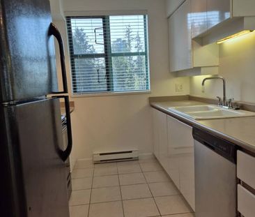 703-3071 Glen drive - Photo 3