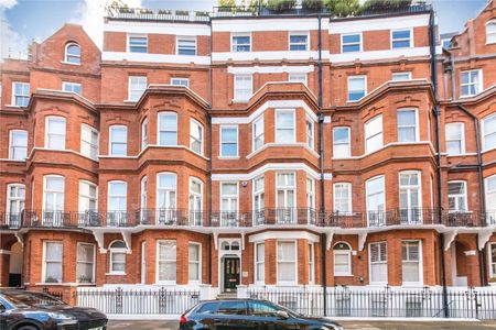 Refurbished, two double bedroom flat with wood flooring throughout, located on the third floor (with lift) of a beautiful red brick period building in Knightsbridge. - Photo 2