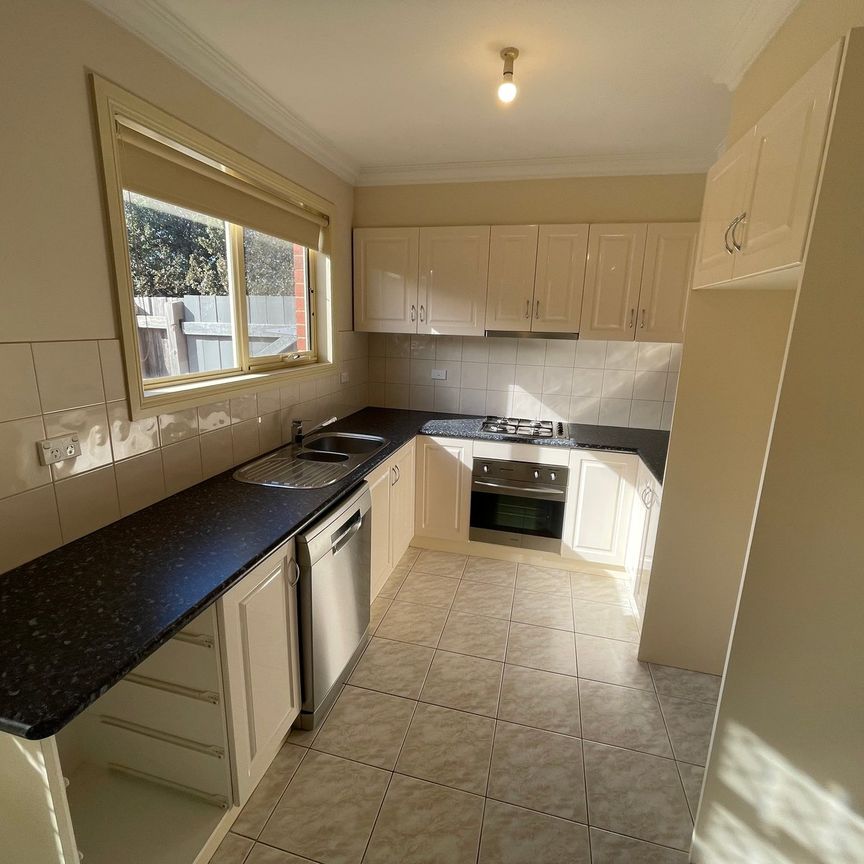 1/10 Banksia Grove, Tullamarine VIC 3043 - Photo 1