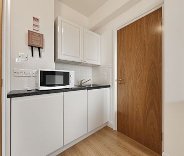 Studio Flat, Creswick Road, W3 - Photo 5