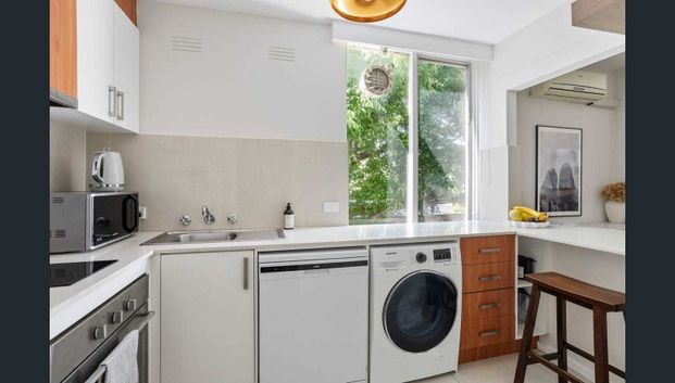 Furnished, Stylish and Secure South Yarra Apartment - Photo 1