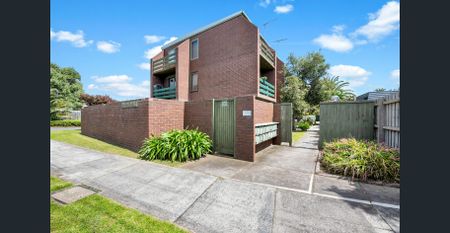 WALK TO THE BEACH & FRANKSTON CENTRAL - Photo 5