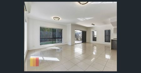 MODERN SPACIOUS 4 BEDROOM HOME WITH AIR CON - Photo 2