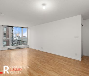 Condo in Downtown Vancouver, BC - Photo 1