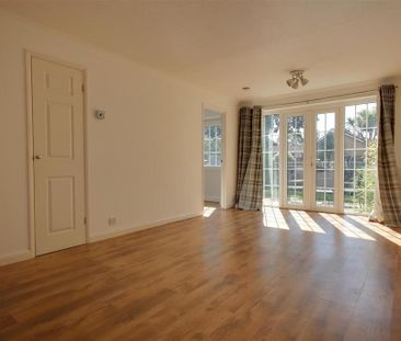 4 bedroom semi-detached house to rent - Photo 4