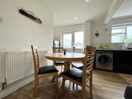 3 bedroom semi-detached house to rent - Photo 4