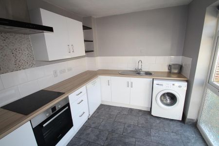 2 bedroom terraced house to rent - Photo 2