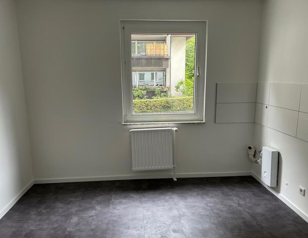 Teilrenovierte 2-Zimmer-Wohnung im Erdgeschoss - Foto 1