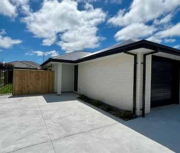 Charming 2-Bedroom Home awaits you! - Photo 2