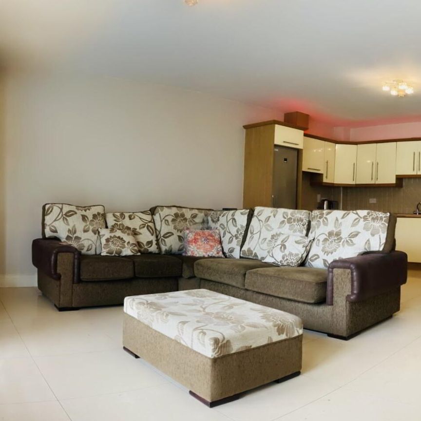 4 The Gate Lodge, Downshire Park, County Wicklow, W91 X3D0, Blessington - Photo 1