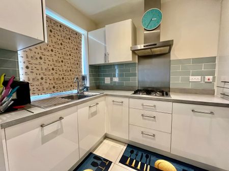 Bletchley Fold, Leeds, Horsforth - Photo 5