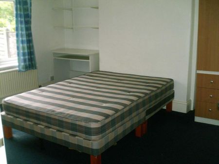 3 bedroom semi-detached house to rent - Photo 2