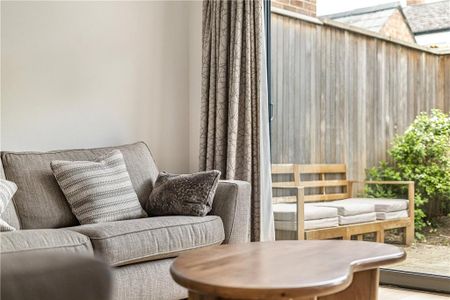 2 bedroom end of terrace house to rent - Photo 2