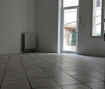 Appartement 2 pièces 49m2 MARSEILLE 4EME 680 euros - Photo 1