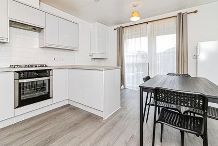 4 bedroom terraced house to rent - Photo 3