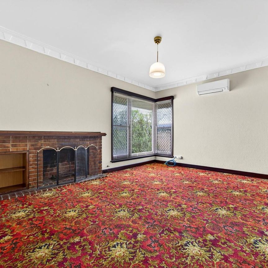 Fresh & Spacious Glendalough Home - Photo 1