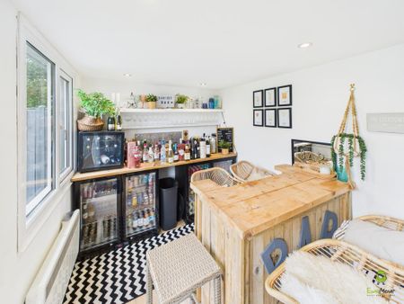 5 bedroom semi-detached house to rent - Photo 2