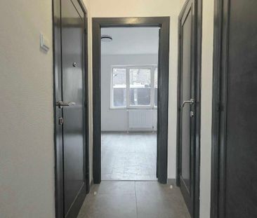 Appartement te huur in Charleroi voor € 650 met 1 slaapkamer - Photo 1