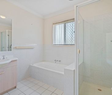 Family Home for Rent in Thorneside - Photo 4