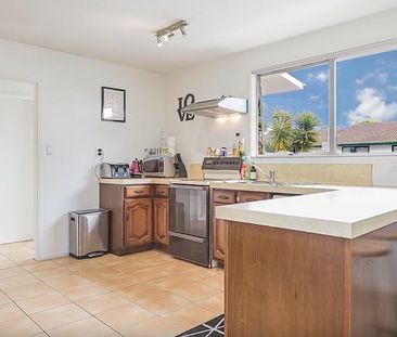 Bucklands Beach - Photo 5