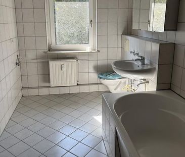 Sehenswerte Wohnung mit viel Platz ... groÃer Balkon ... EBK ... Tageslichtbad mit Wanne! - Foto 5