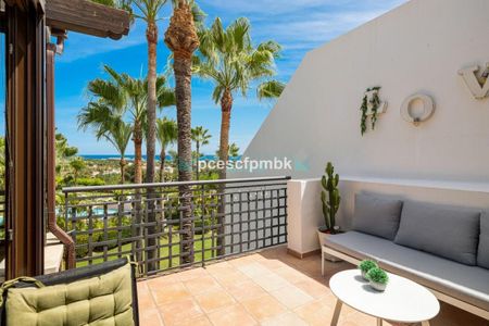 Penthouse for rent in Estepona - Photo 2