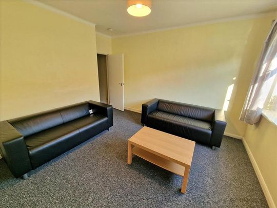 4 bedroom end of terrace house to rent - Photo 1