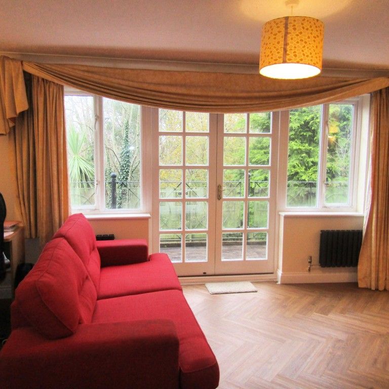 4 bed Town House - To Let - Photo 1