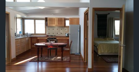 Thirroul Furnished Granny Flat $650 per week - Photo 4
