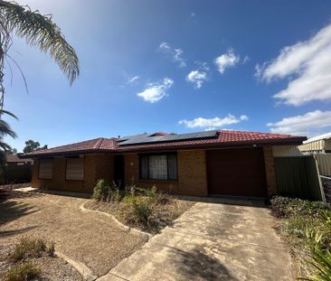 Spacious Family Home with Large Outdoor Entertaining Area - Photo 1