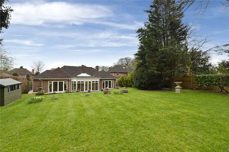 A spacious and well presented 3 bedroom detached bungalow in a popular cul-de-sac. - Photo 3