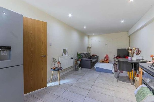 Richmond Road, Roath, CF24 - Photo 1