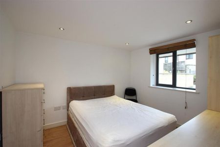 3 bedroom flat to rent - Photo 2