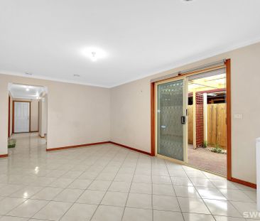 Spacious home in quiet court location - Photo 1