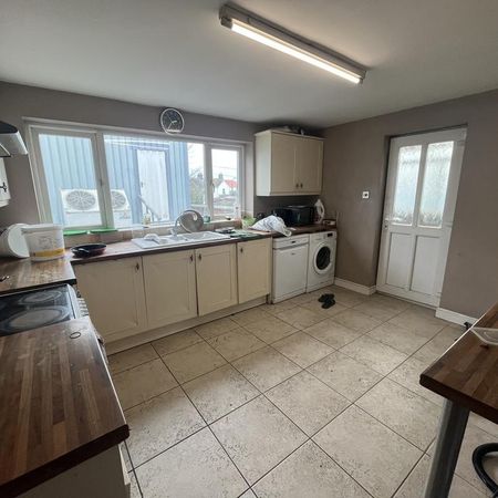 1 bedroom in a flat share to rent - Photo 4